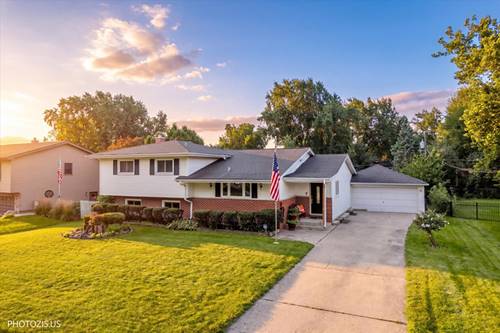 831 Sunnyside, Roselle, IL 60172
