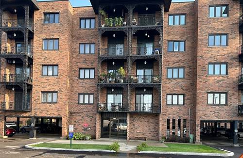 9355 Landings Unit 301, Des Plaines, IL 60016