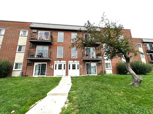 105 W Elk Unit 105, Carol Stream, IL 60188