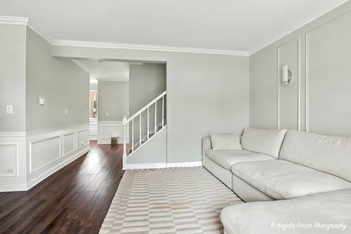496 S Navajo, Wheeling, IL 60090