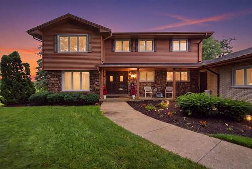 8430 Carriage Green, Darien, IL 60561