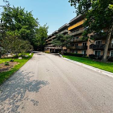 505 Redondo Unit 205, Downers Grove, IL 60516
