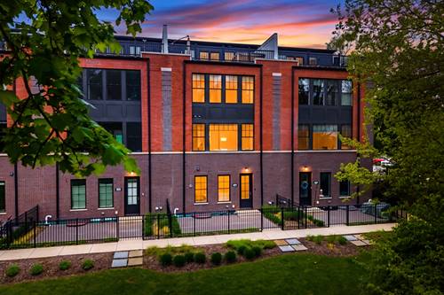 924 E Chicago, Naperville, IL 60540