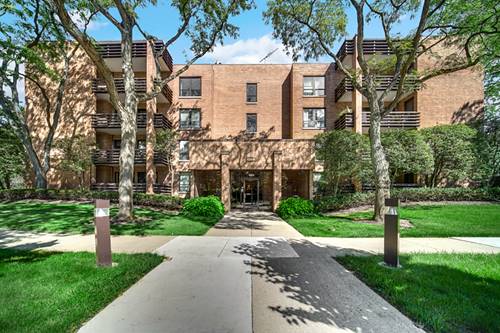 1066 Shermer Unit 11, Northbrook, IL 60062