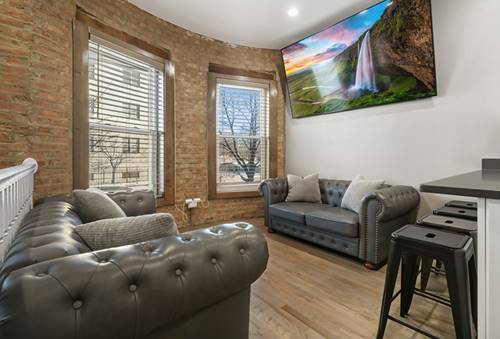 231 E 59th Unit 1, Chicago, IL 60637