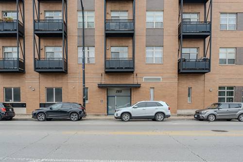 2915 N Clybourn Unit 214, Chicago, IL 60618