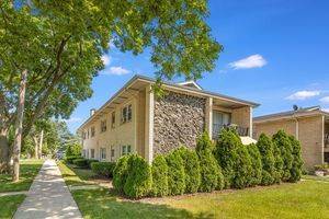 1245 La Grange Unit 1F, La Grange Park, IL 60526