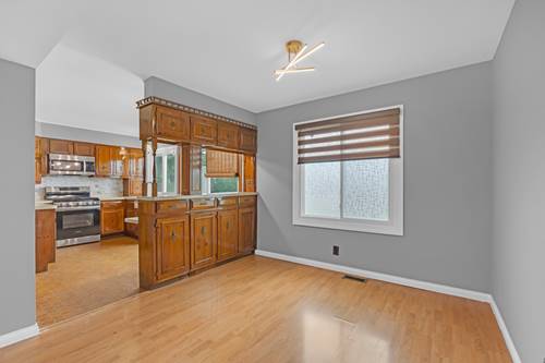 414 Gainsborough, Bolingbrook, IL 60440