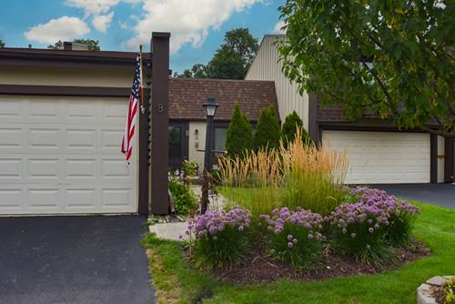 8 Westwood, Indian Head Park, IL 60525