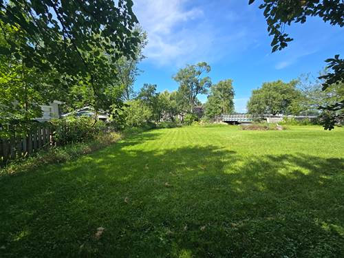 26432 N Willow, Mundelein, IL 60060