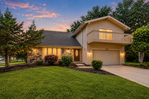 852 Woodmar, Crystal Lake, IL 60014