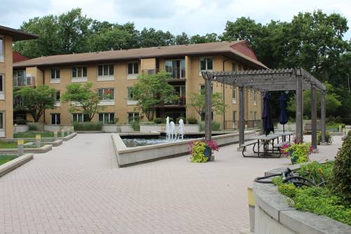 2400 W Talcott Unit 223, Park Ridge, IL 60068
