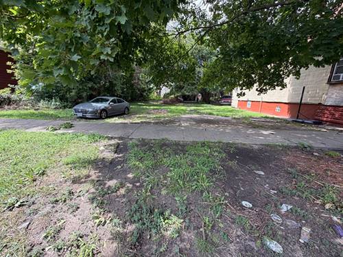 8222 S Manistee, Chicago, IL 60617