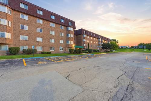 300 S Roselle Unit 522, Schaumburg, IL 60193