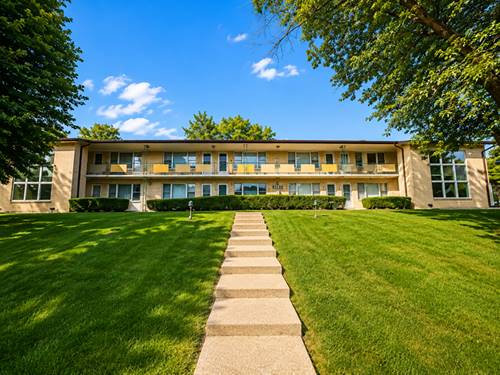 5517 King Arthur, Westmont, IL 60559
