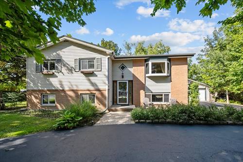 711 Quassey, Lake Bluff, IL 60044