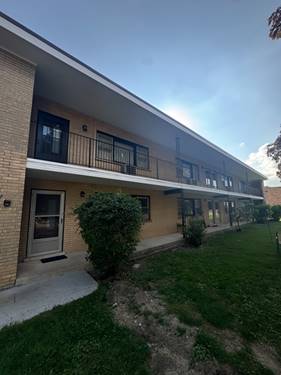581 Burlington Unit 8, Clarendon Hills, IL 60514