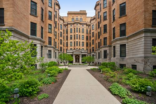550 W Surf Unit 512, Chicago, IL 60657