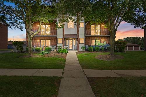 1221 Chalet Unit 200, Naperville, IL 60563