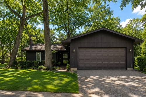 220 Lakewood, Oakwood Hills, IL 60013