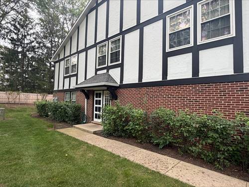 148 W Golf Unit E, Libertyville, IL 60048