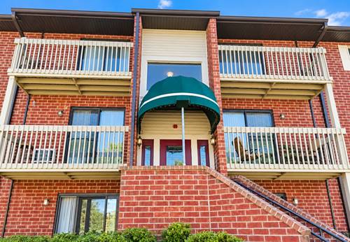 980 N Lakeside Unit 1B, Vernon Hills, IL 60061
