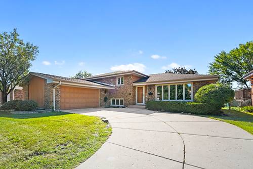 568 N Plamondon, Addison, IL 60101