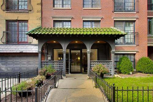 512 W Barry Unit 311, Chicago, IL 60657