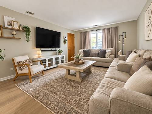 6743 W Irving Park Unit 202, Chicago, IL 60634
