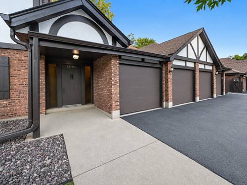 11151 Cottonwood Unit 19C, Palos Hills, IL 60465
