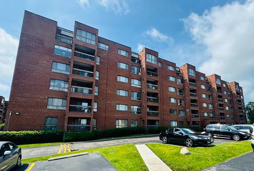 701 Forum Unit 210, Glenview, IL 60025