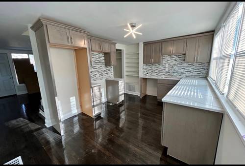 113 E 37th, Chicago, IL 60653