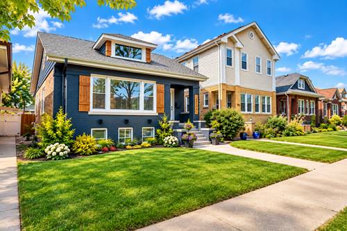 5748 W Eastwood, Chicago, IL 60630