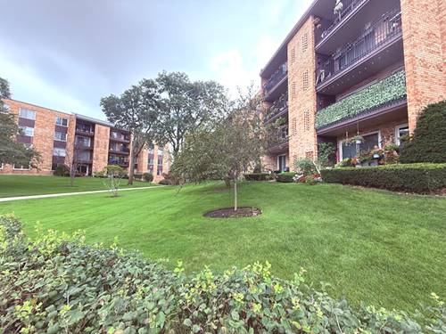 502 W Huntington Commons Unit 438, Mount Prospect, IL 60056