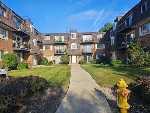 1903 Golf Unit 1B, Mount Prospect, IL 60056