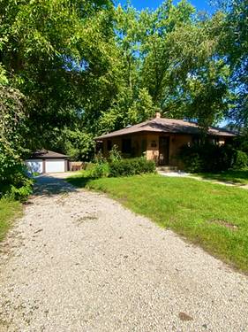 125 E Kimball, Woodstock, IL 60098