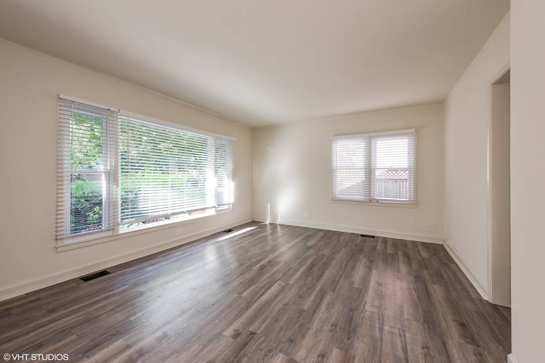 1733 Oakton, Evanston, IL 60202