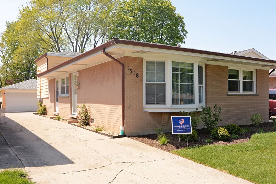 1318 S Dunton, Arlington Heights, IL 60005