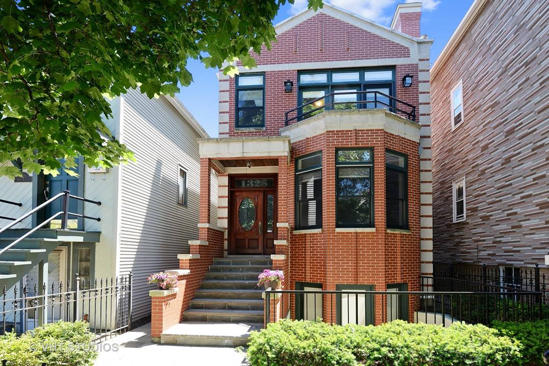 1325 W Nelson, Chicago, IL 60657 Lakeview