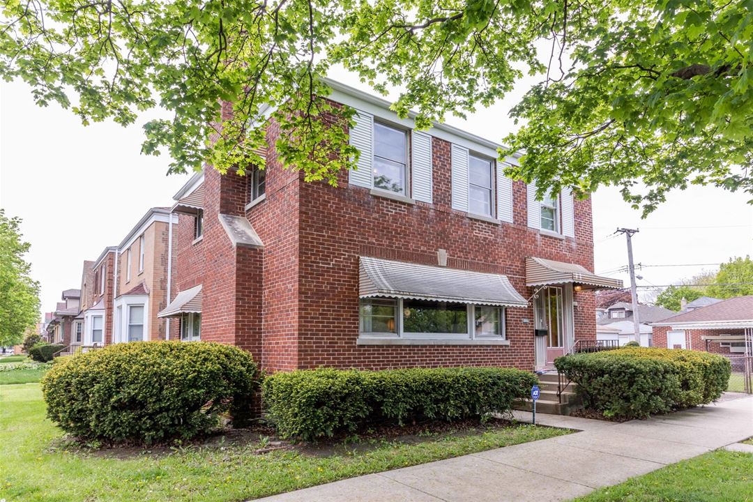 5801 W Sunnyside, Chicago, IL 60630 Jefferson Park