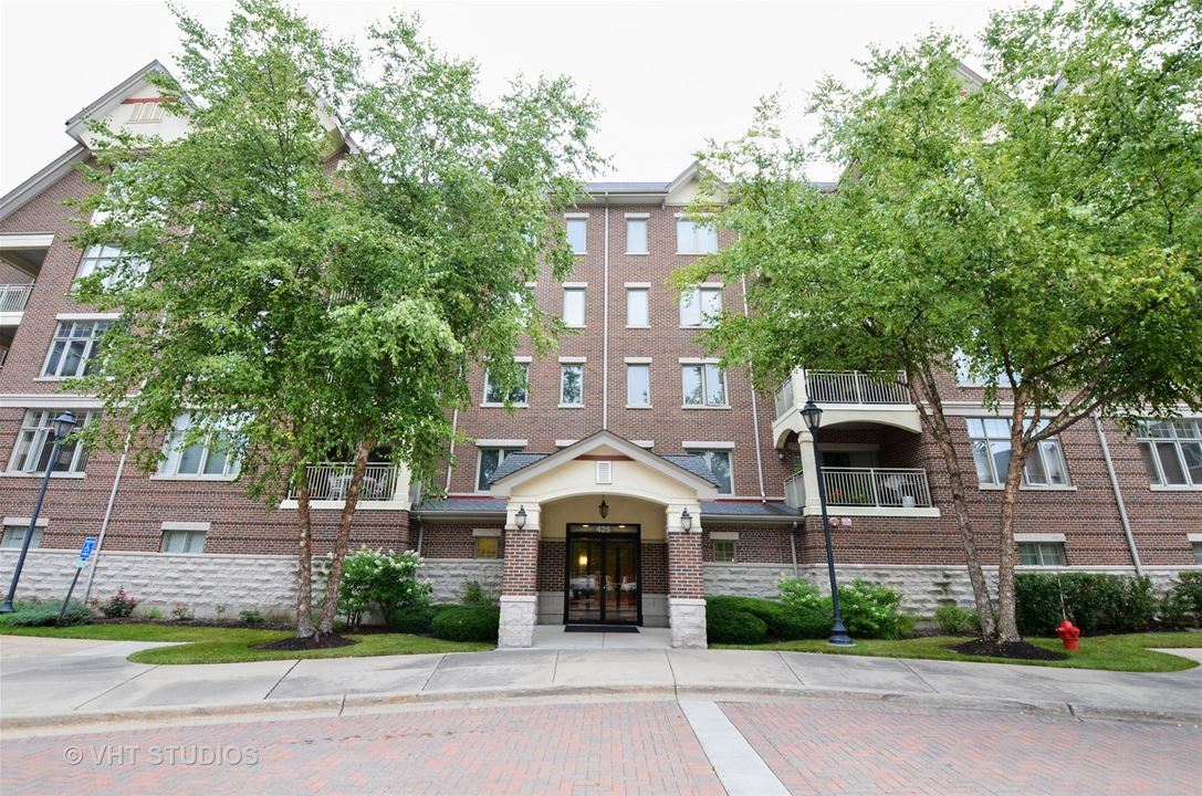 425 Village Green, Unit 211, Lincolnshire, IL 60069