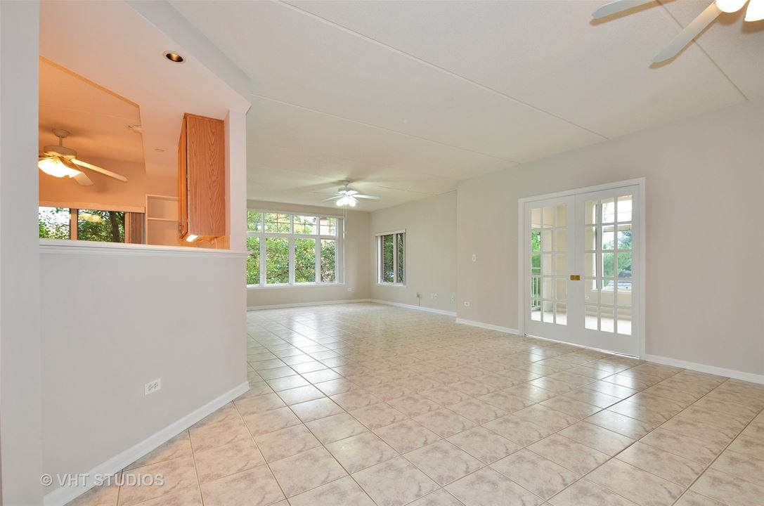 425 Village Green, Unit 211, Lincolnshire, IL 60069