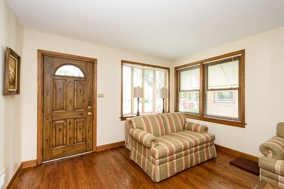 4916 N Melvina, Chicago, IL 60630 Jefferson Park