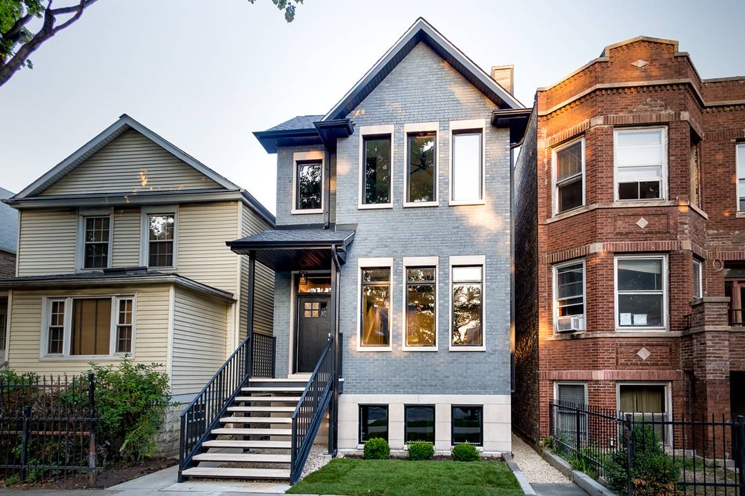 3321 N Oakley, Chicago, IL 60618 Roscoe Village