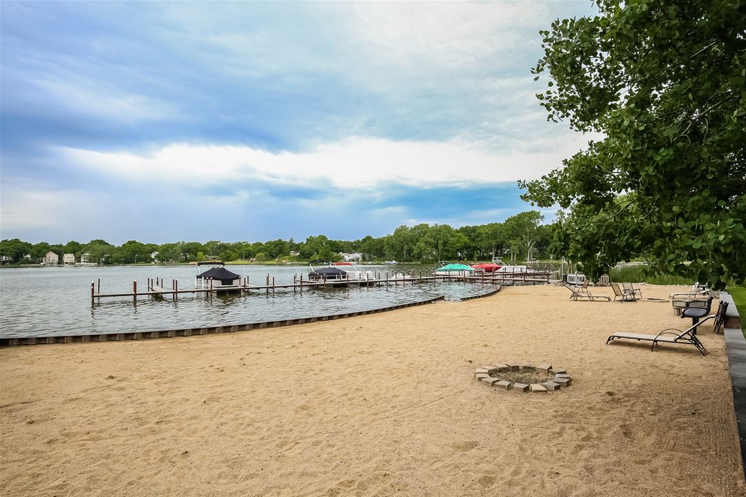 710 Diamond Lake, Unit 4, Mundelein, IL 60060