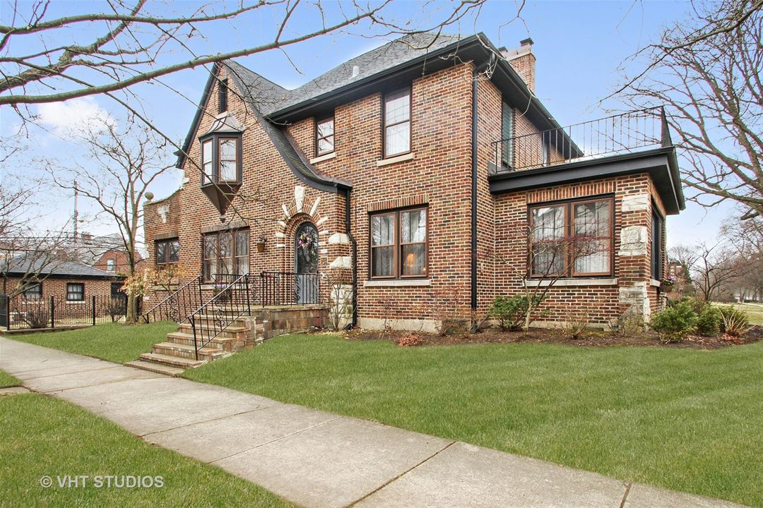 6155 N Forest Glen, Chicago, IL 60646 Sauganash