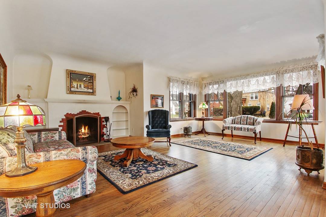 6155 N Forest Glen, Chicago, IL 60646 Sauganash