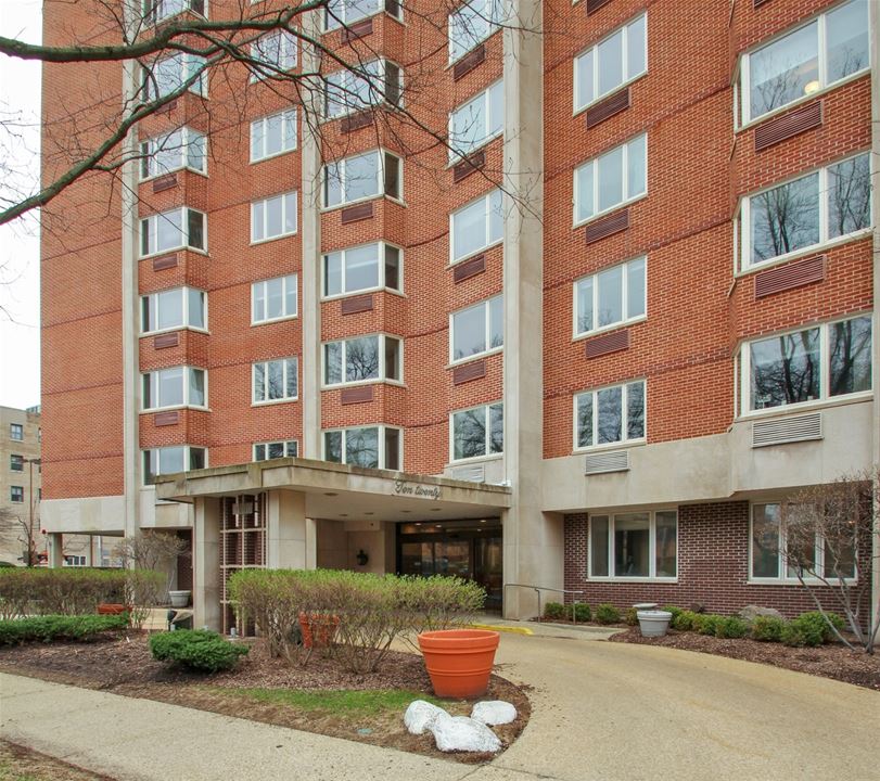 1020 Grove, Apt 401, Evanston, IL 60201