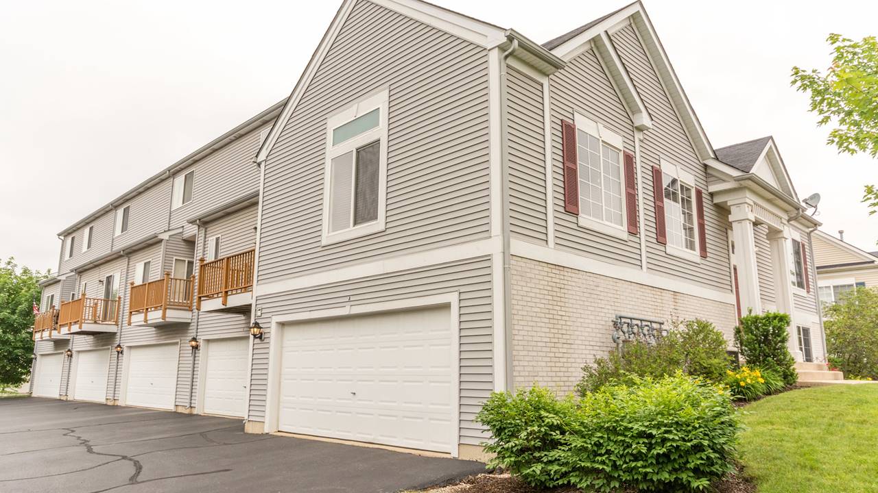 141 Enclave, Unit B, Bolingbrook, IL 60440