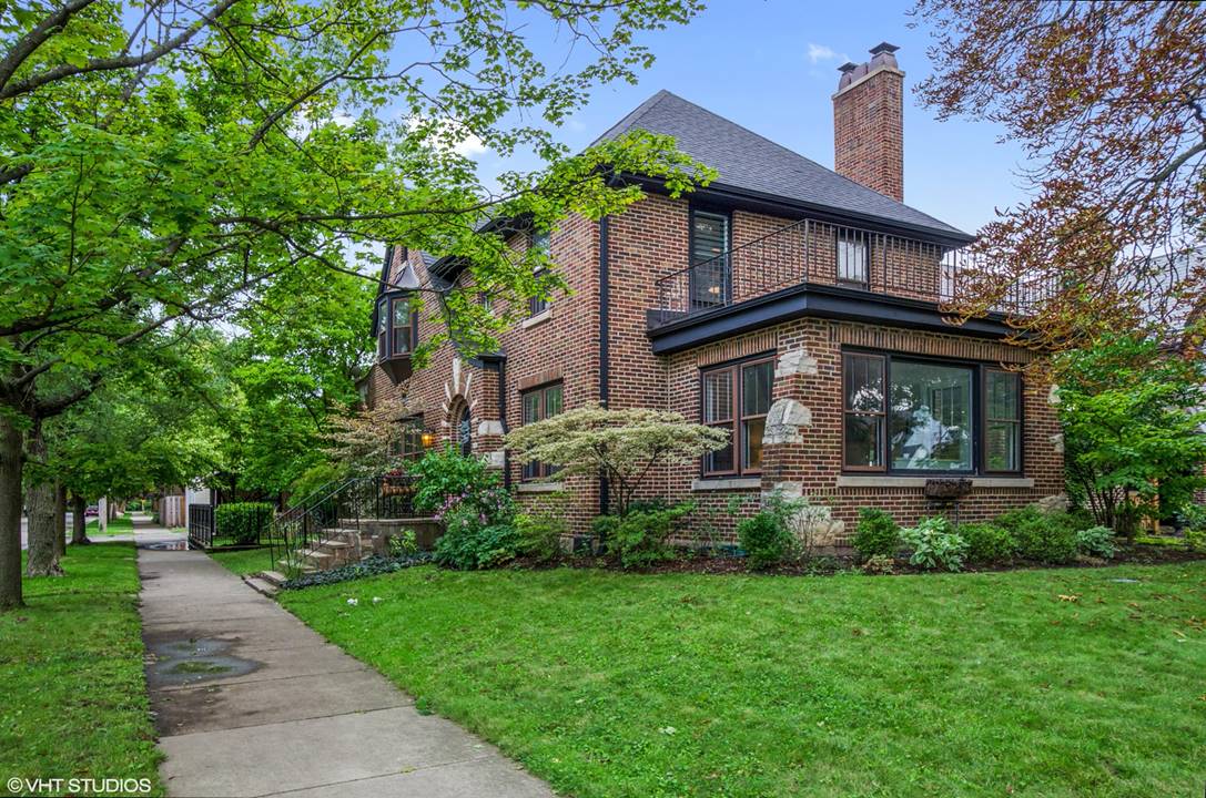 6155 N Forest Glen, Chicago, IL 60646 Sauganash